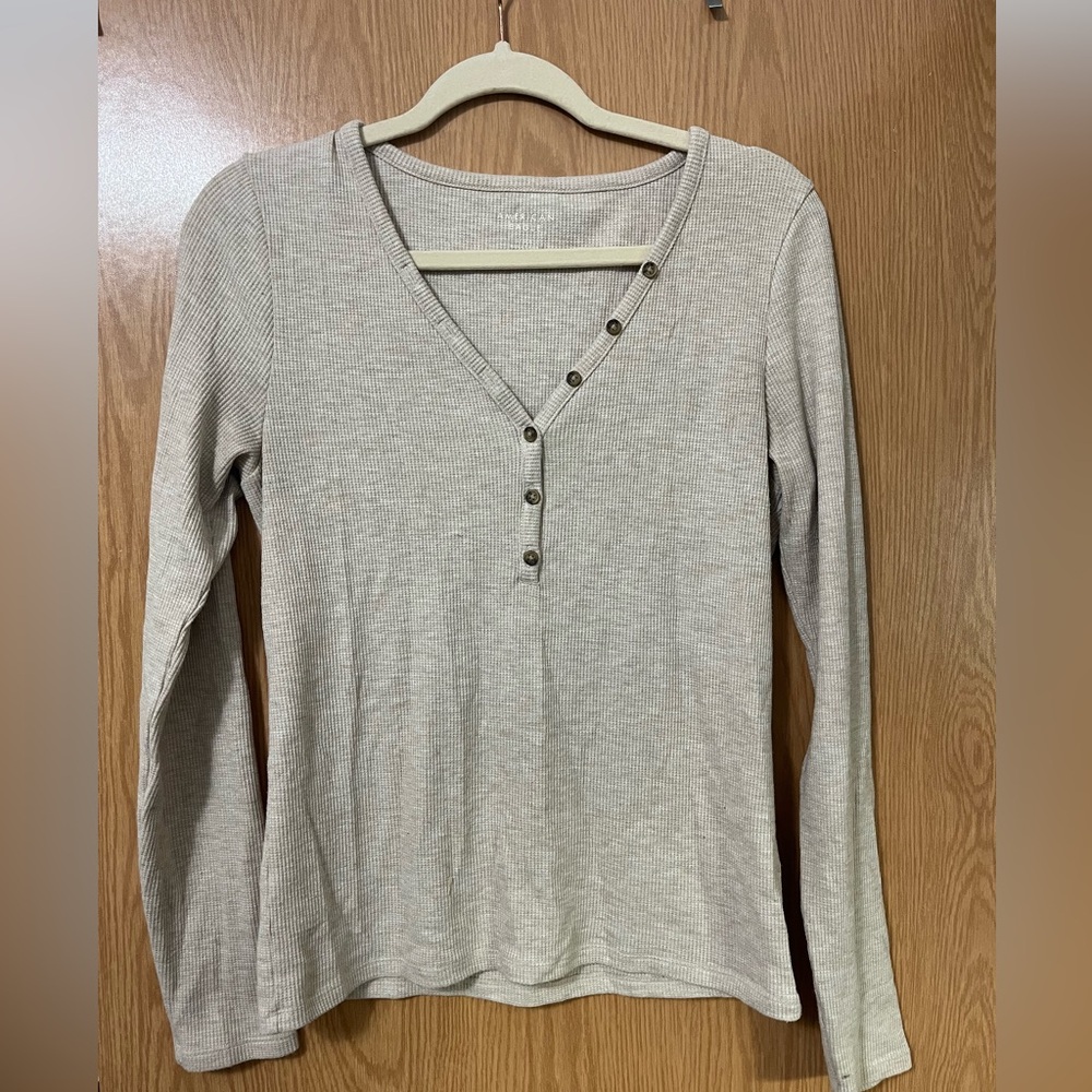 American Eagle women’s Henley waffle long sleeve shirt oatmeal color size large